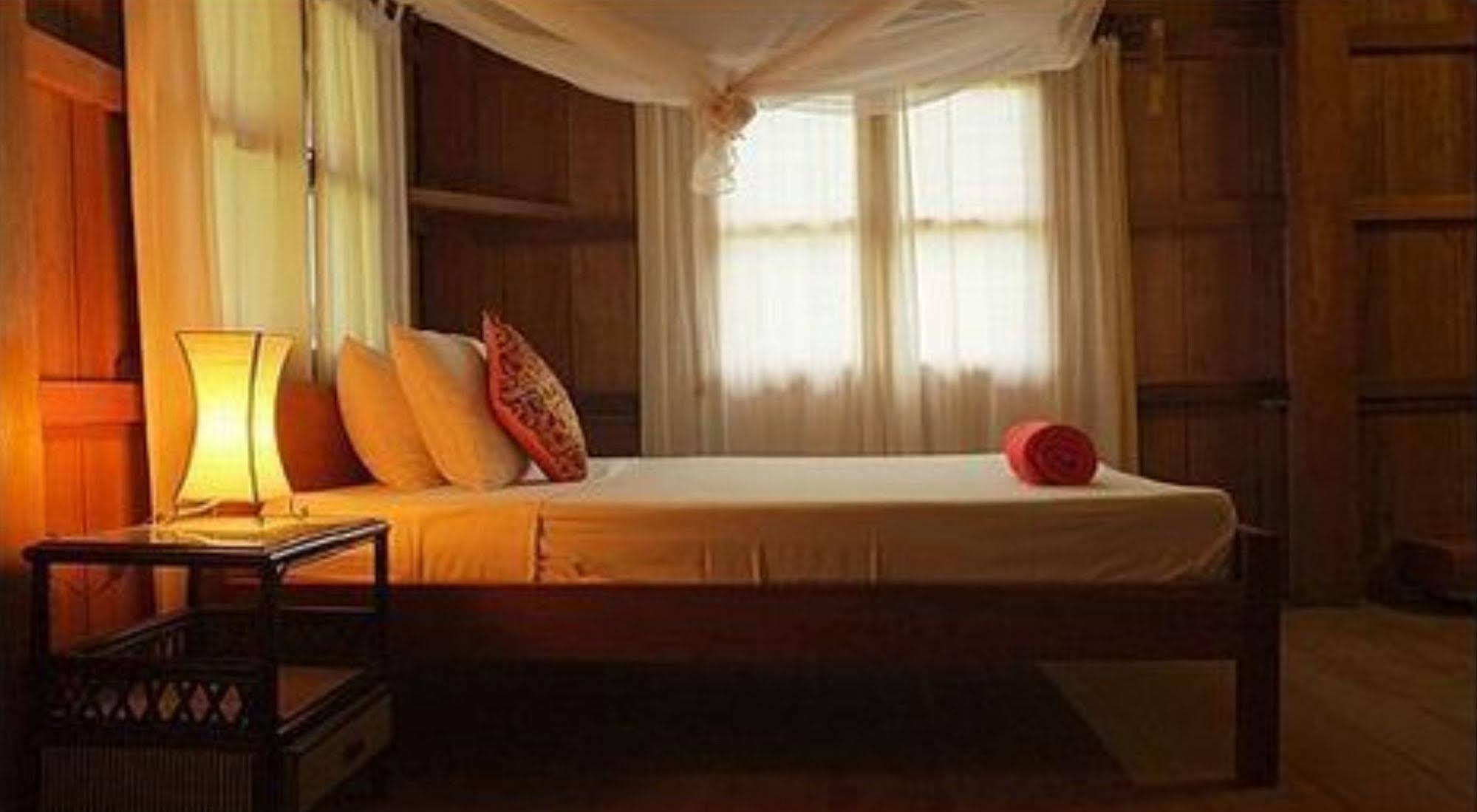 מלון The Moon Kampot Boutique מראה חיצוני תמונה